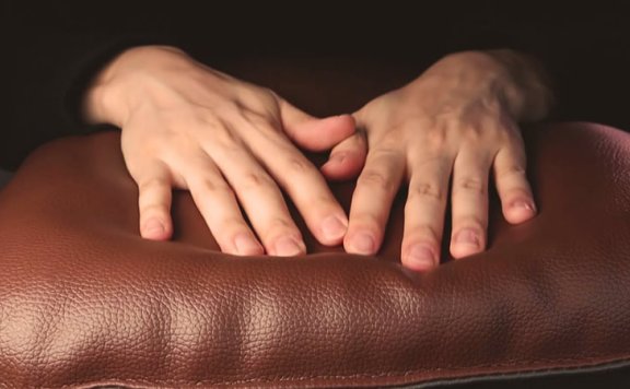 【Vito助眠】35分钟皮革的声音 听起来超舒服的