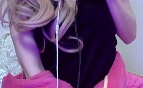 戌尻リップのASMR 裹在一起取暖的生耳舐