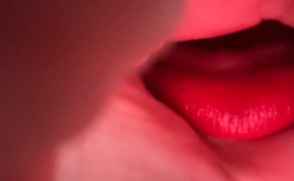 晚安yoyo 新角度框住红唇