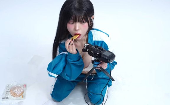 yudiii 유디 吃糖饼