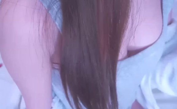 利香 毫无防备的居家服甜耳