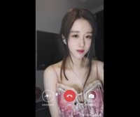 轩子 和出差的老公视频通话